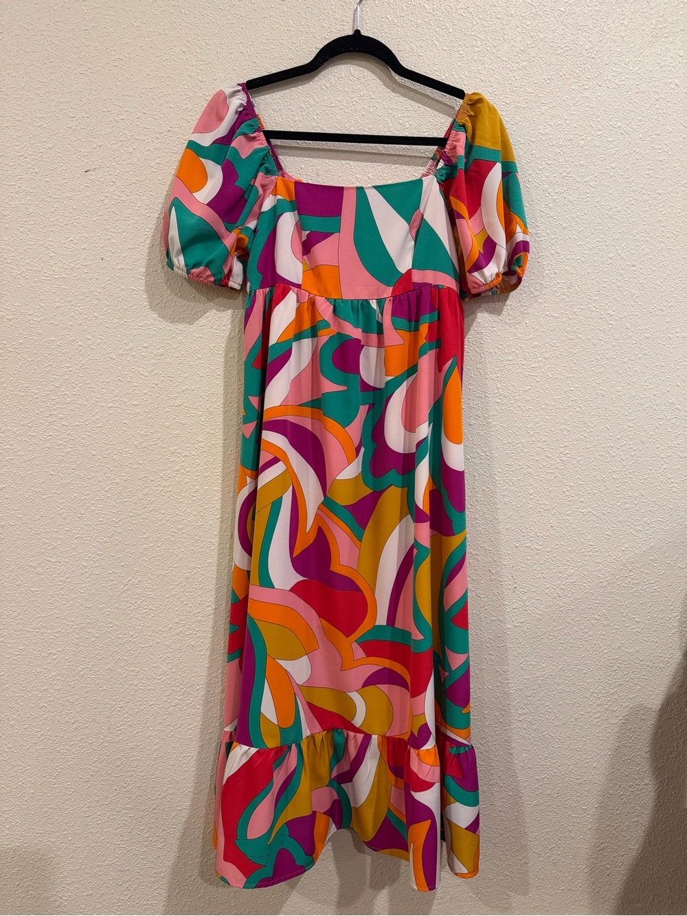 TCEC Colorful Abstract Midi Dress with Puff Sleeves